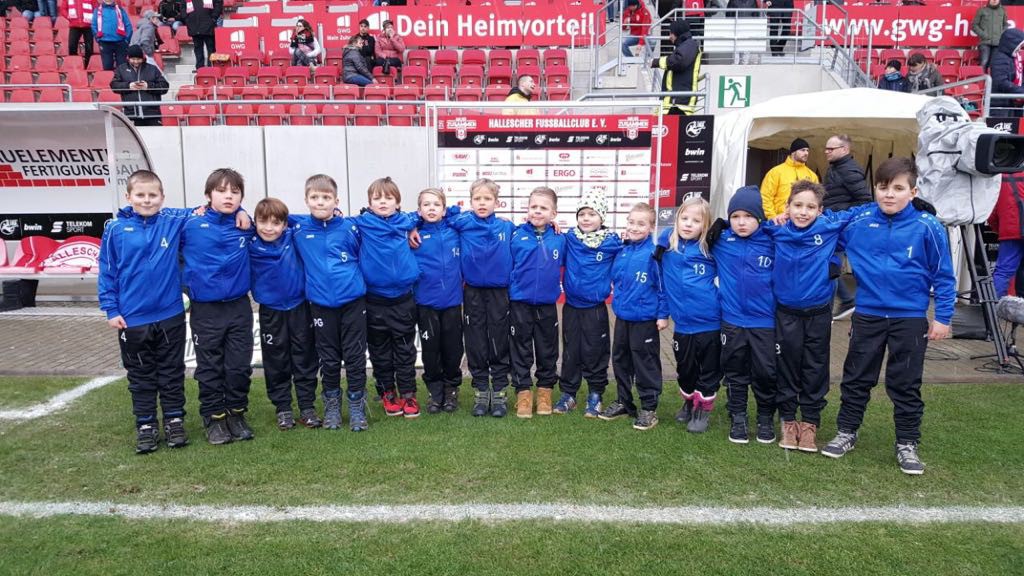 Großgräfendorfer F-Junioren Einlaufkids bei HFC-Sieg