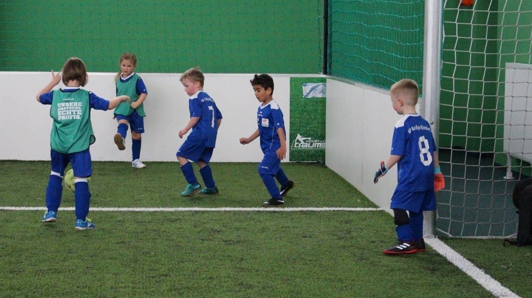 Trainingsspiel der G2-Junioren in der Traumpass Fußballhalle