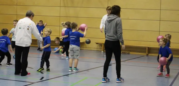 Weihnachtsmannbesuch bei den Krabbelkäfern 2017