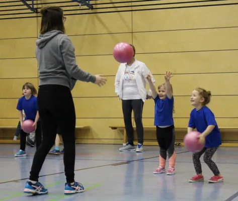 Weihnachtsmannbesuch bei den Krabbelkäfern 2017