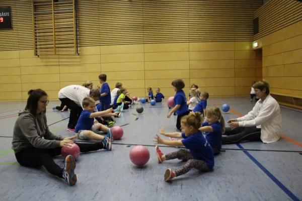 Weihnachtsmannbesuch bei den Krabbelkäfern 2017