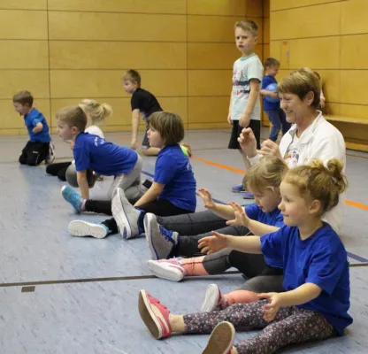 Weihnachtsmannbesuch bei den Krabbelkäfern 2017