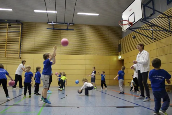 Weihnachtsmannbesuch bei den Krabbelkäfern 2017