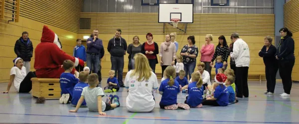 Weihnachtsmannbesuch bei den Krabbelkäfern 2017