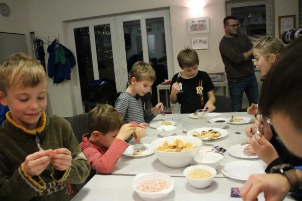 Weihnachtsplätzchen backen der F-Junioren