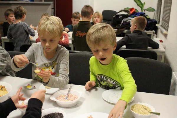 Weihnachtsplätzchen backen der F-Junioren
