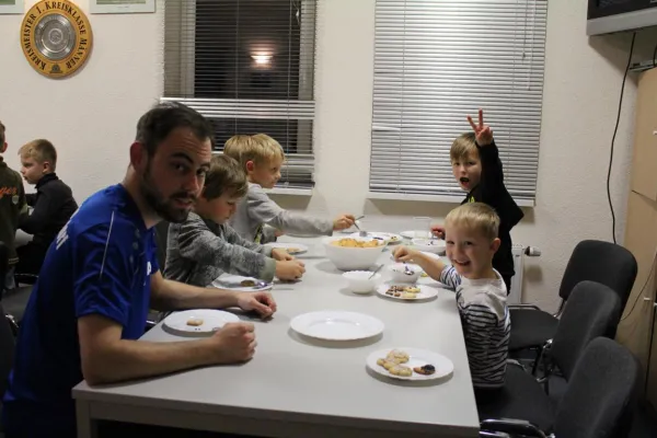 Weihnachtsplätzchen backen der F-Junioren