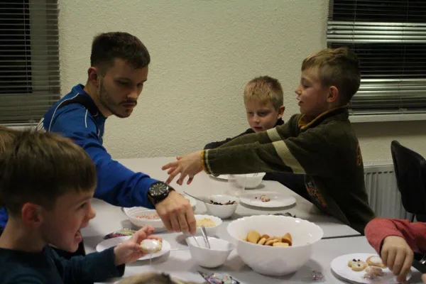 Weihnachtsplätzchen backen der F-Junioren