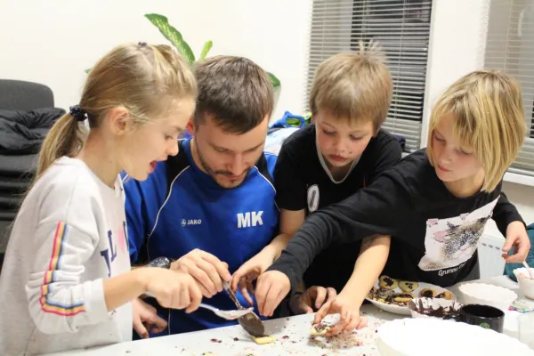 Weihnachtsplätzchen backen der F-Junioren